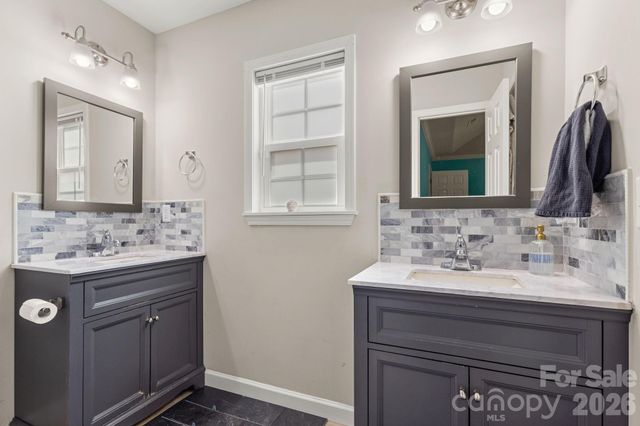 7172 Rolling Hills Drive, Sherrills Ford, NC 28673