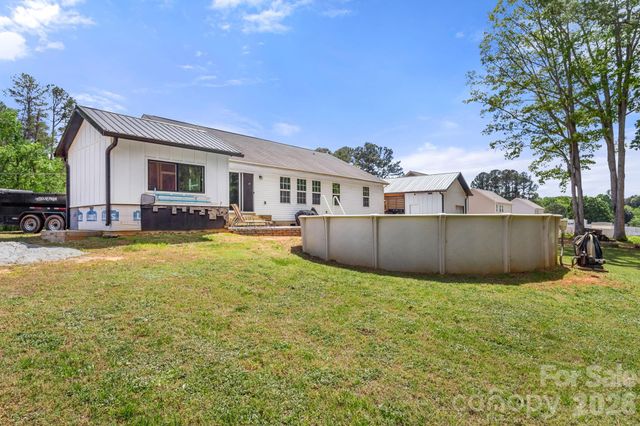 7172 Rolling Hills Drive, Sherrills Ford, NC 28673