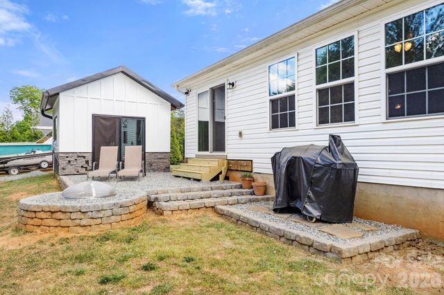 7172 Rolling Hills Drive, Sherrills Ford, NC 28673