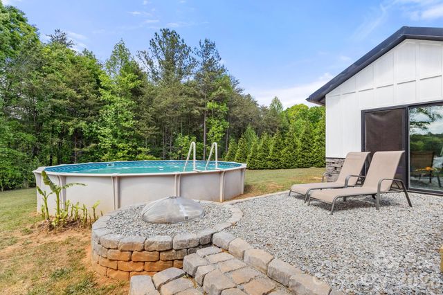 7172 Rolling Hills Drive, Sherrills Ford, NC 28673