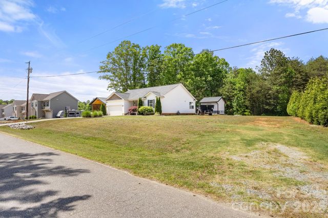 7172 Rolling Hills Drive, Sherrills Ford, NC 28673