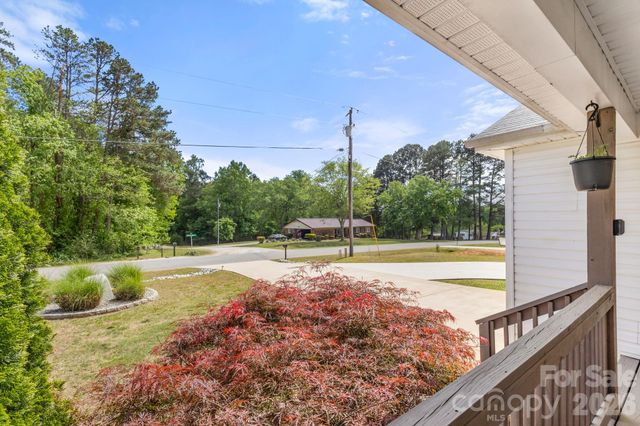 7172 Rolling Hills Drive, Sherrills Ford, NC 28673