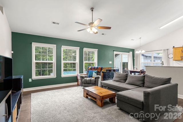 7172 Rolling Hills Drive, Sherrills Ford, NC 28673