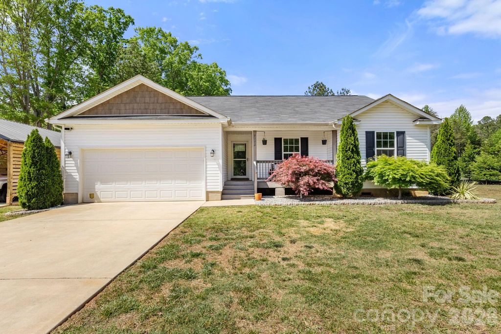 7172 Rolling Hills Drive, Sherrills Ford, NC 28673