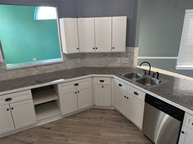 2700 Crystal Falls Drive, Mesquite, TX 75181