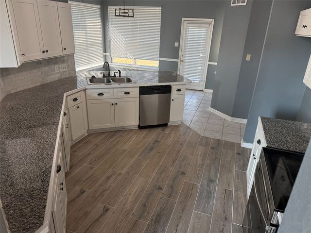 2700 Crystal Falls Drive, Mesquite, TX 75181