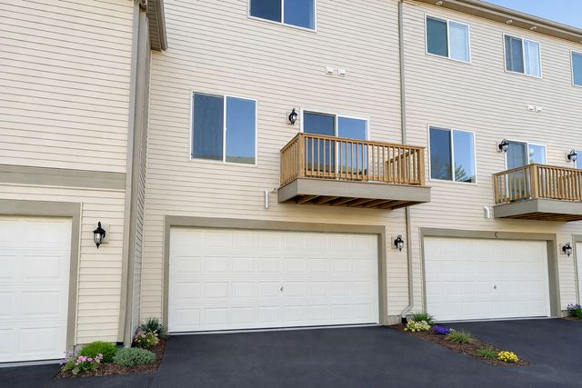 255 Regency Court C, Wauconda, IL 60084