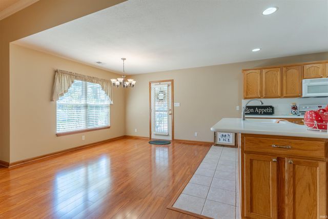 8016 Bayberry Drive, Evansville, IN 47711