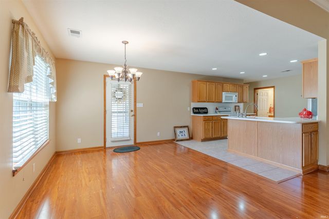 8016 Bayberry Drive, Evansville, IN 47711