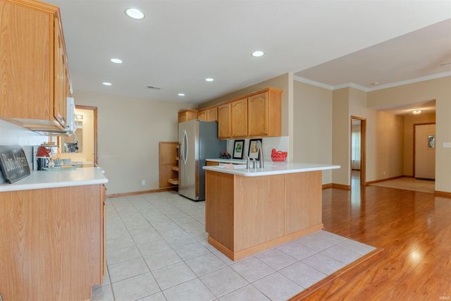 8016 Bayberry Drive, Evansville, IN 47711