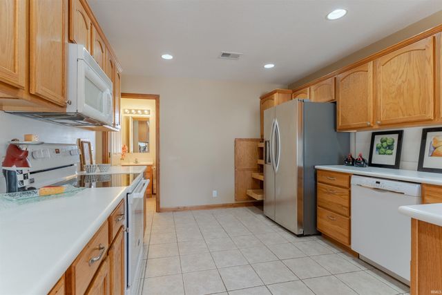 8016 Bayberry Drive, Evansville, IN 47711