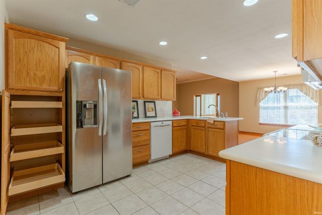 8016 Bayberry Drive, Evansville, IN 47711