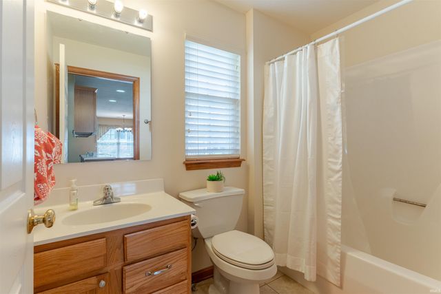 8016 Bayberry Drive, Evansville, IN 47711