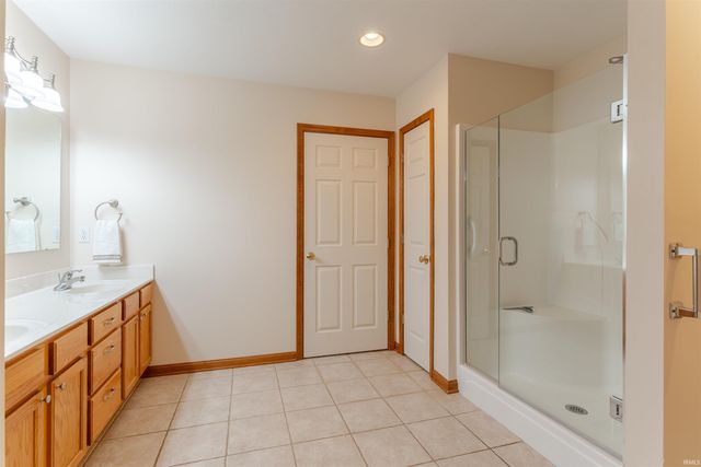 8016 Bayberry Drive, Evansville, IN 47711