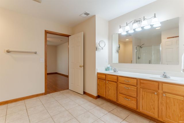 8016 Bayberry Drive, Evansville, IN 47711