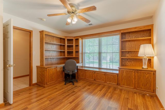 8016 Bayberry Drive, Evansville, IN 47711