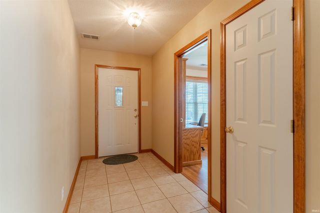 8016 Bayberry Drive, Evansville, IN 47711