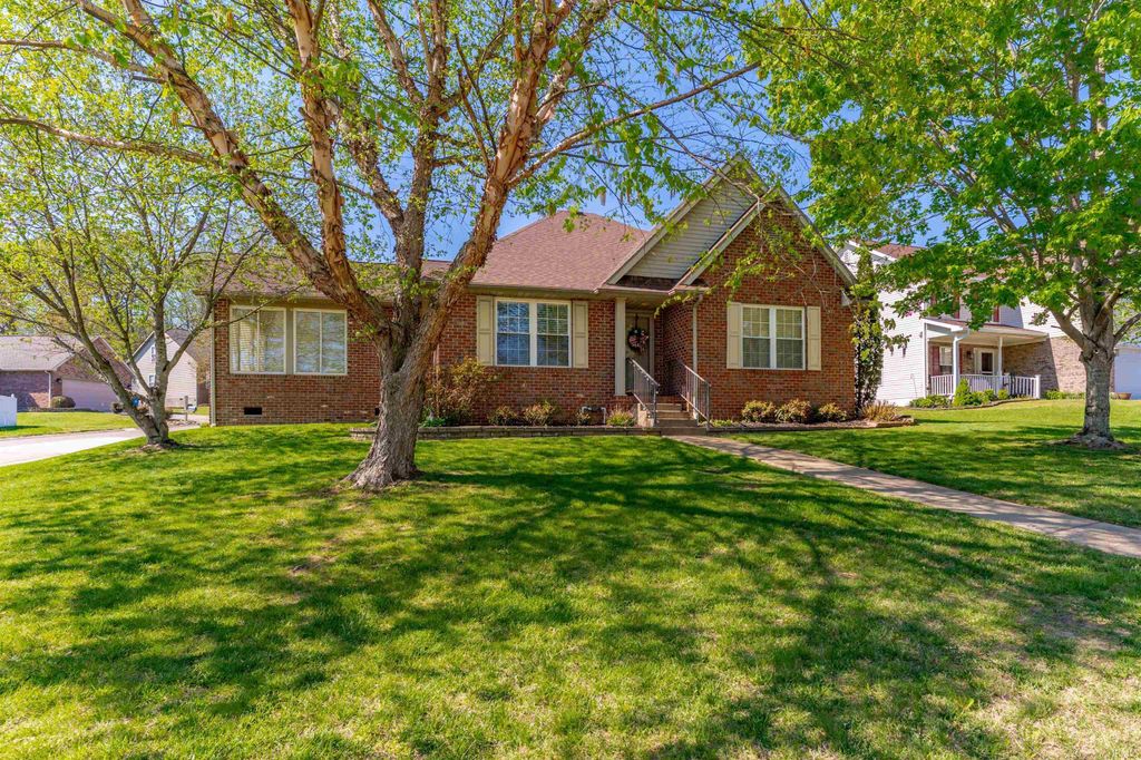 8016 Bayberry Drive, Evansville, IN 47711