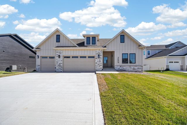 265 NW Copperleaf Court, Waukee, IA 50263
