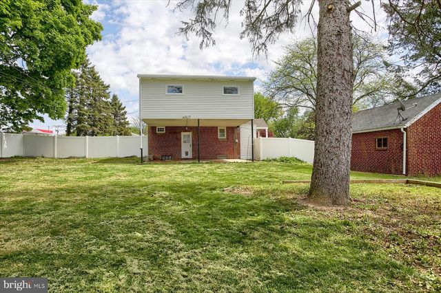 1 OAKMONT RD, Harrisburg, PA 17109