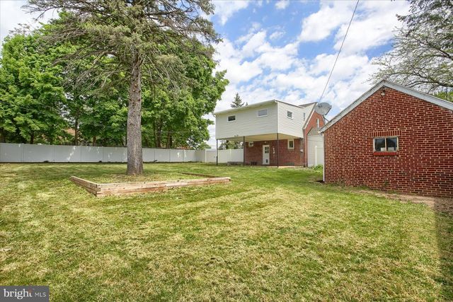 1 OAKMONT RD, Harrisburg, PA 17109