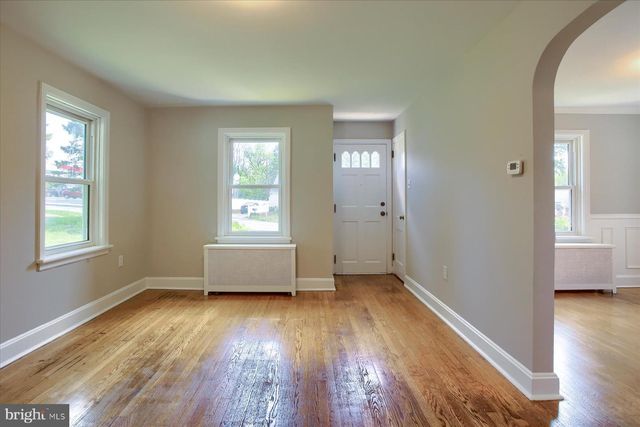 1 OAKMONT RD, Harrisburg, PA 17109