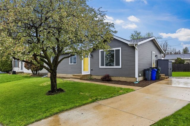 56 Deerwood Ct SW, Cedar Rapids, IA 52404