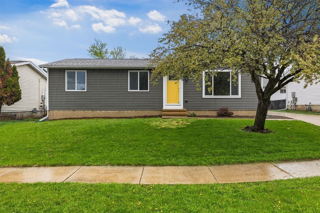56 Deerwood Ct SW, Cedar Rapids, IA 52404