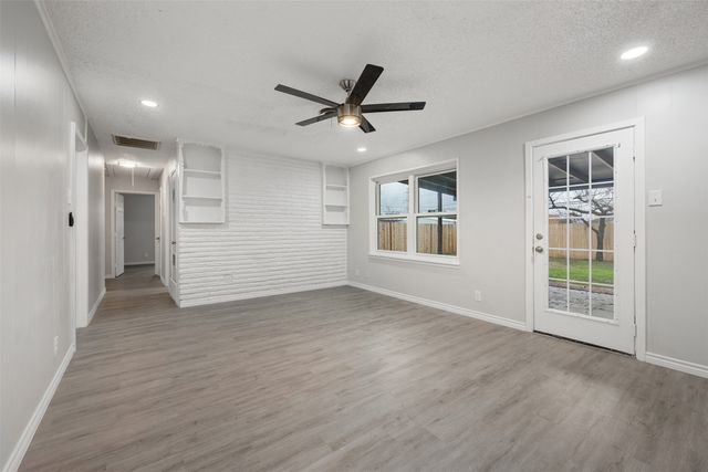 5920 Walraven Circle, Fort Worth, TX 76133