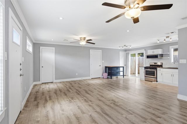1103 Booker Ave B, Austin, TX 78752