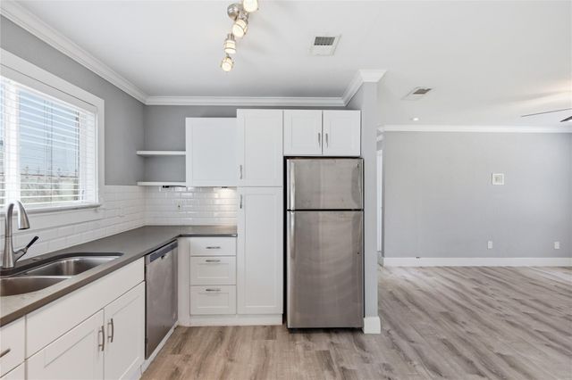 1103 Booker Ave B, Austin, TX 78752