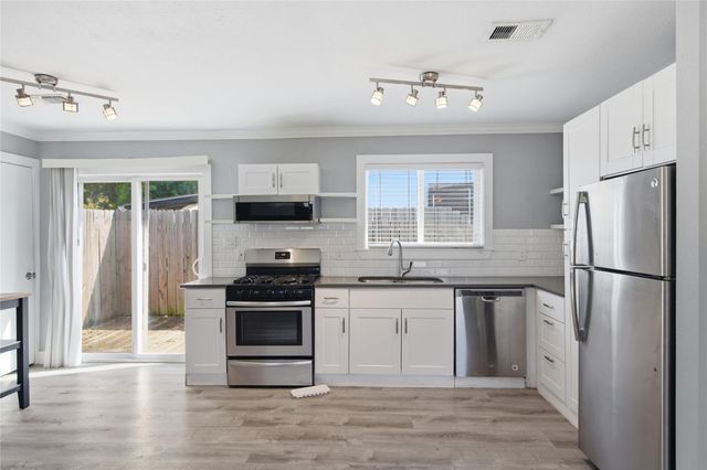 1103 Booker Ave B, Austin, TX 78752