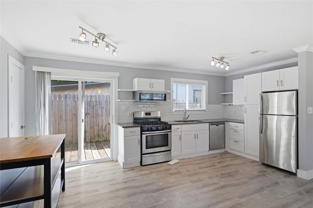1103 Booker Ave B, Austin, TX 78752