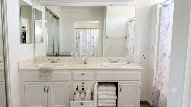 2210 Village Way, Signal Hill, CA 90755