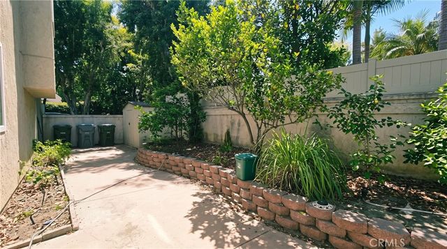 2210 Village Way, Signal Hill, CA 90755