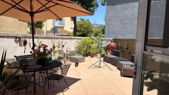 2210 Village Way, Signal Hill, CA 90755