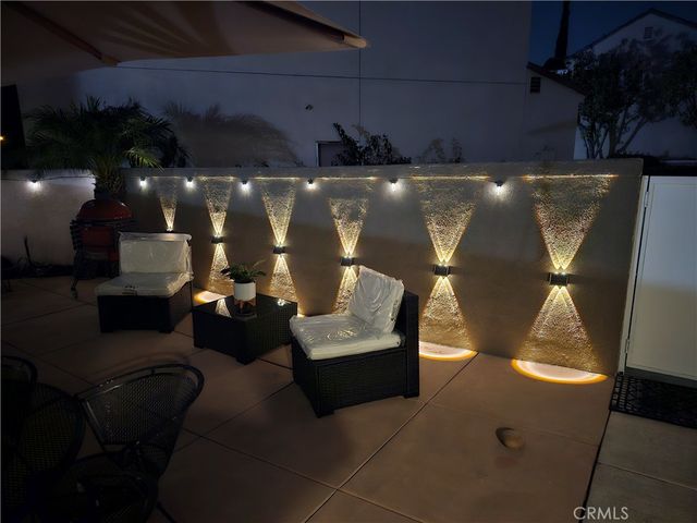 2210 Village Way, Signal Hill, CA 90755