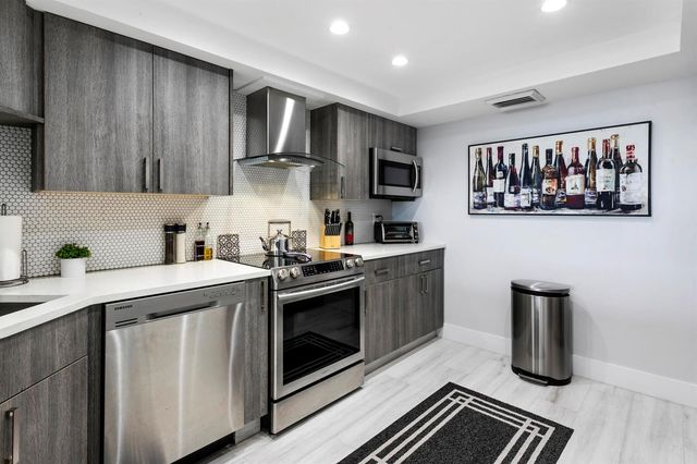 2400 Presidential Way 1803, West Palm Beach, FL 33401