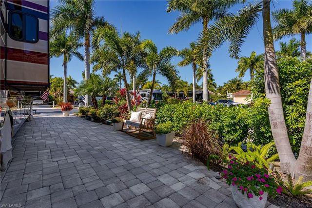 13583 Snook CIR, Naples, FL 34114