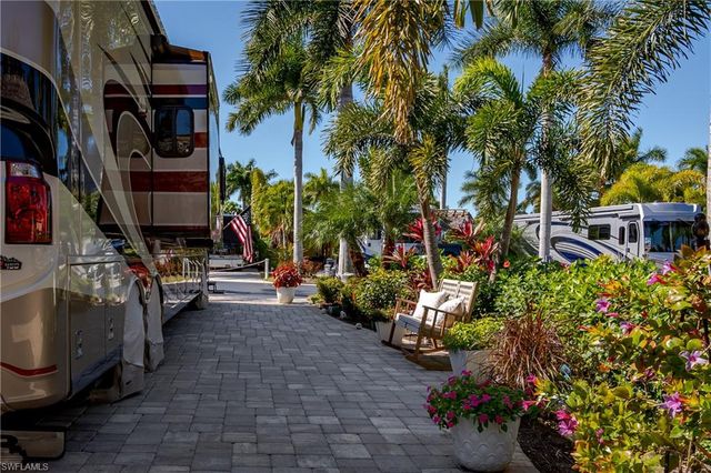 13583 Snook CIR, Naples, FL 34114