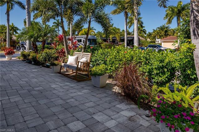 13583 Snook CIR, Naples, FL 34114