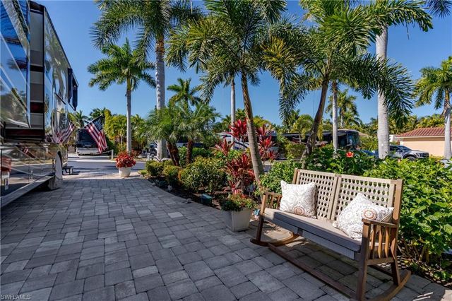 13583 Snook CIR, Naples, FL 34114