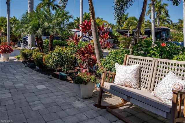 13583 Snook CIR, Naples, FL 34114