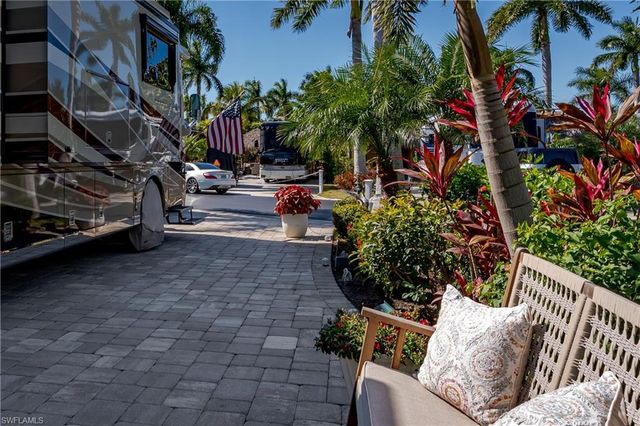 13583 Snook CIR, Naples, FL 34114