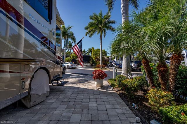 13583 Snook CIR, Naples, FL 34114