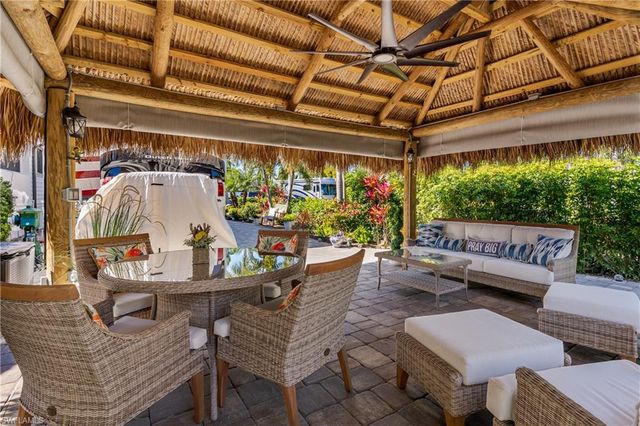 13583 Snook CIR, Naples, FL 34114