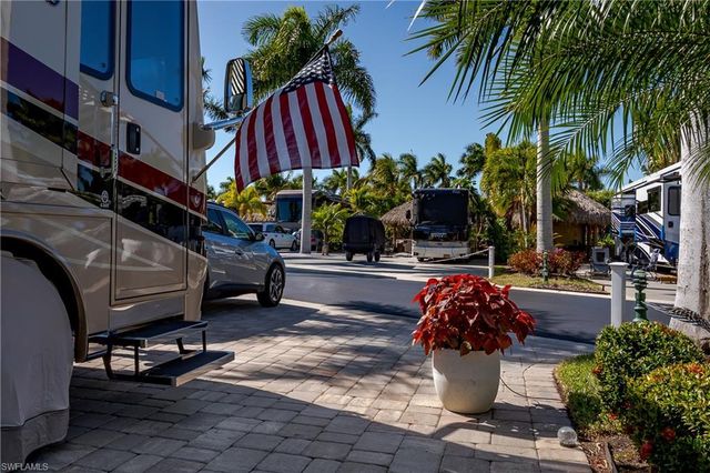 13583 Snook CIR, Naples, FL 34114