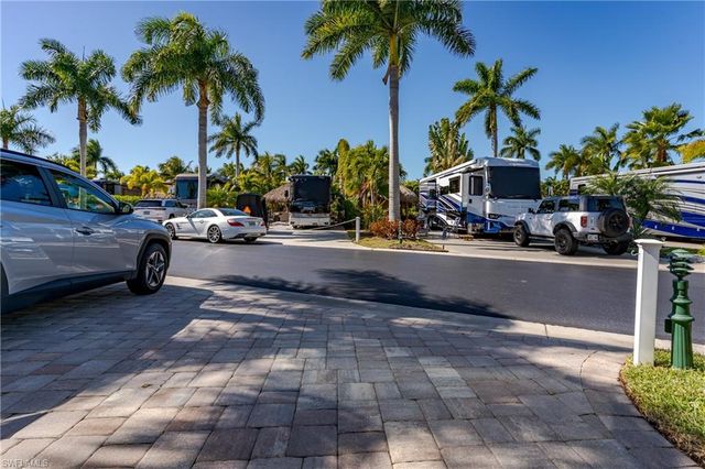 13583 Snook CIR, Naples, FL 34114