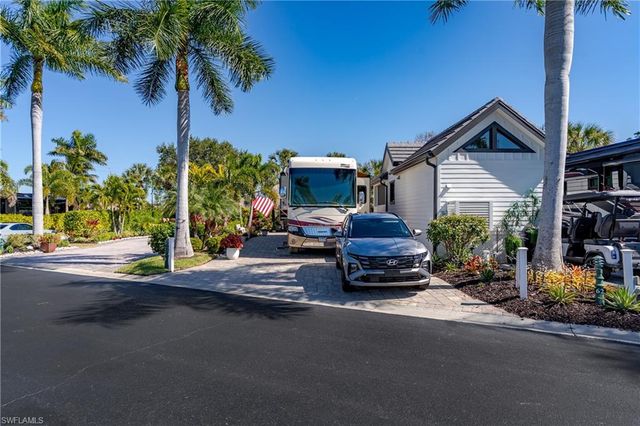 13583 Snook CIR, Naples, FL 34114