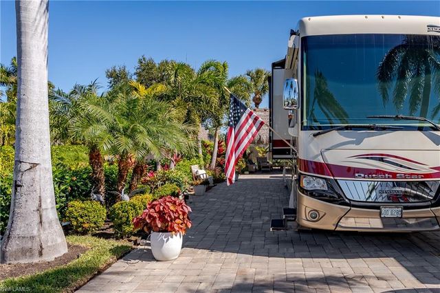 13583 Snook CIR, Naples, FL 34114